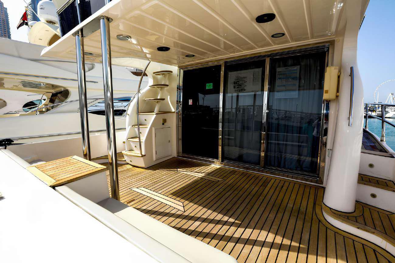 66ft yacht marina outside